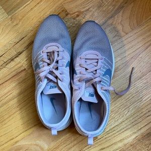 Women’s 10 purple Nikes